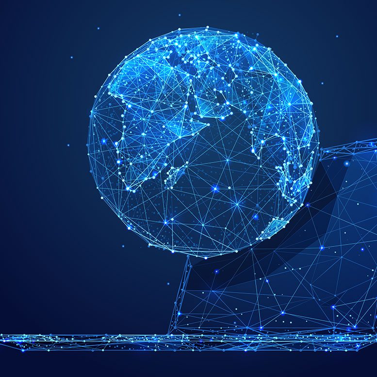 Eine digitale Darstellung eines Globus aus miteinander verbundenen blauen Linien und Punkten, die auf einem Laptop-Bildschirm auf einem dunkelblauen Hintergrund erscheint und globale Konnektivität und Technologie veranschaulicht.