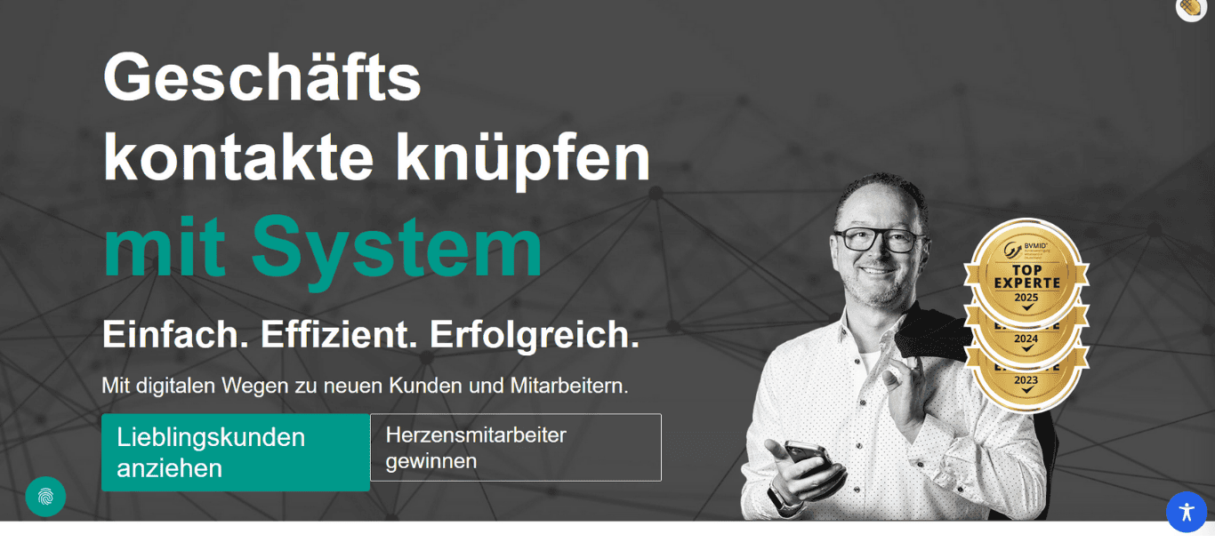 Ein lächelnder Mann mit Brille hält ein Tablet. Der Text lautet: Geschäftskontakte knüpfen mit System. Einfach. Effizient. Erfolgreich. Auf zwei Abzeichen steht „Top Experte 2023“ und „Top Experte 2024“. Zwei Schaltflächen bieten Geschäftslösungen.